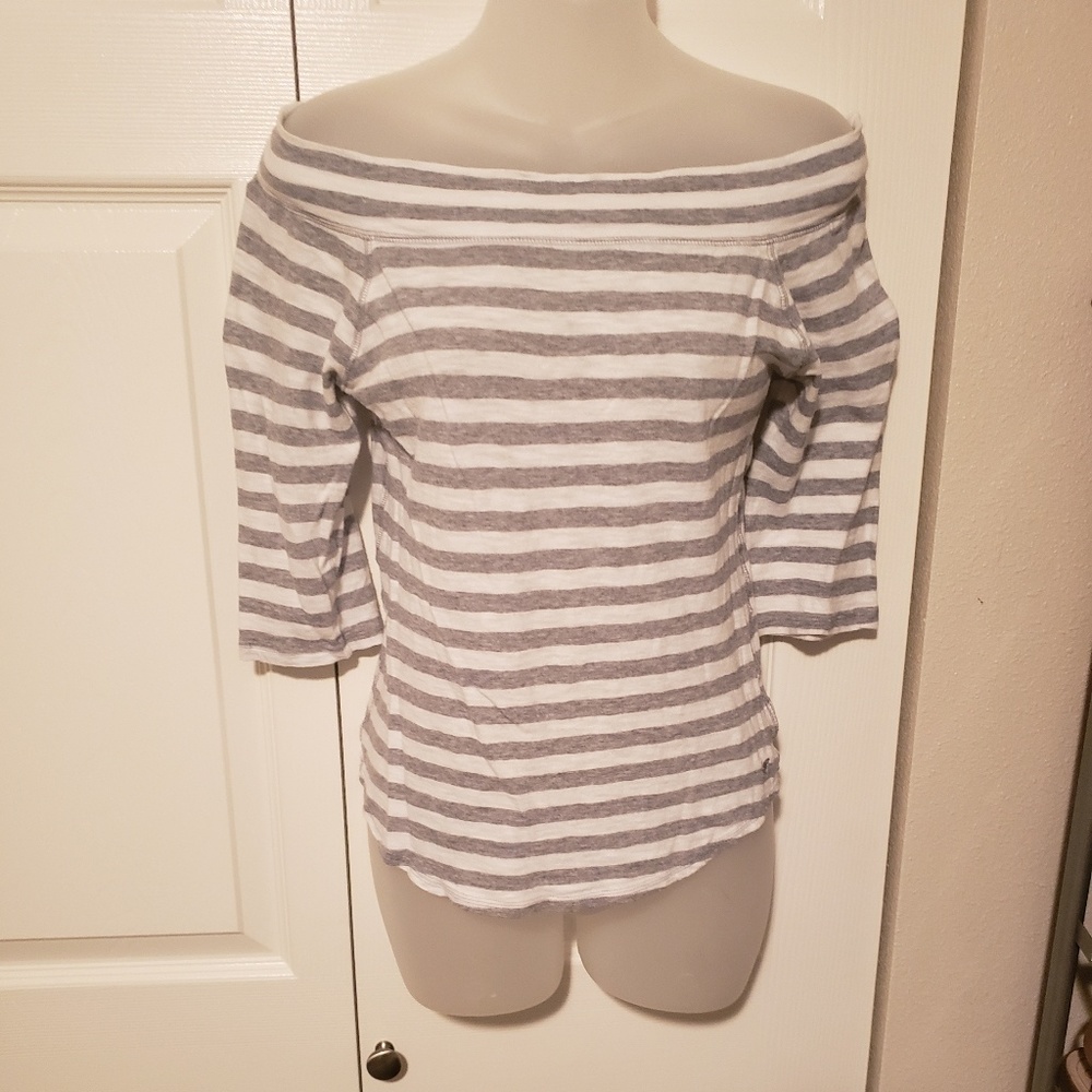 American Eagle outfitters off shoulder top 🌻